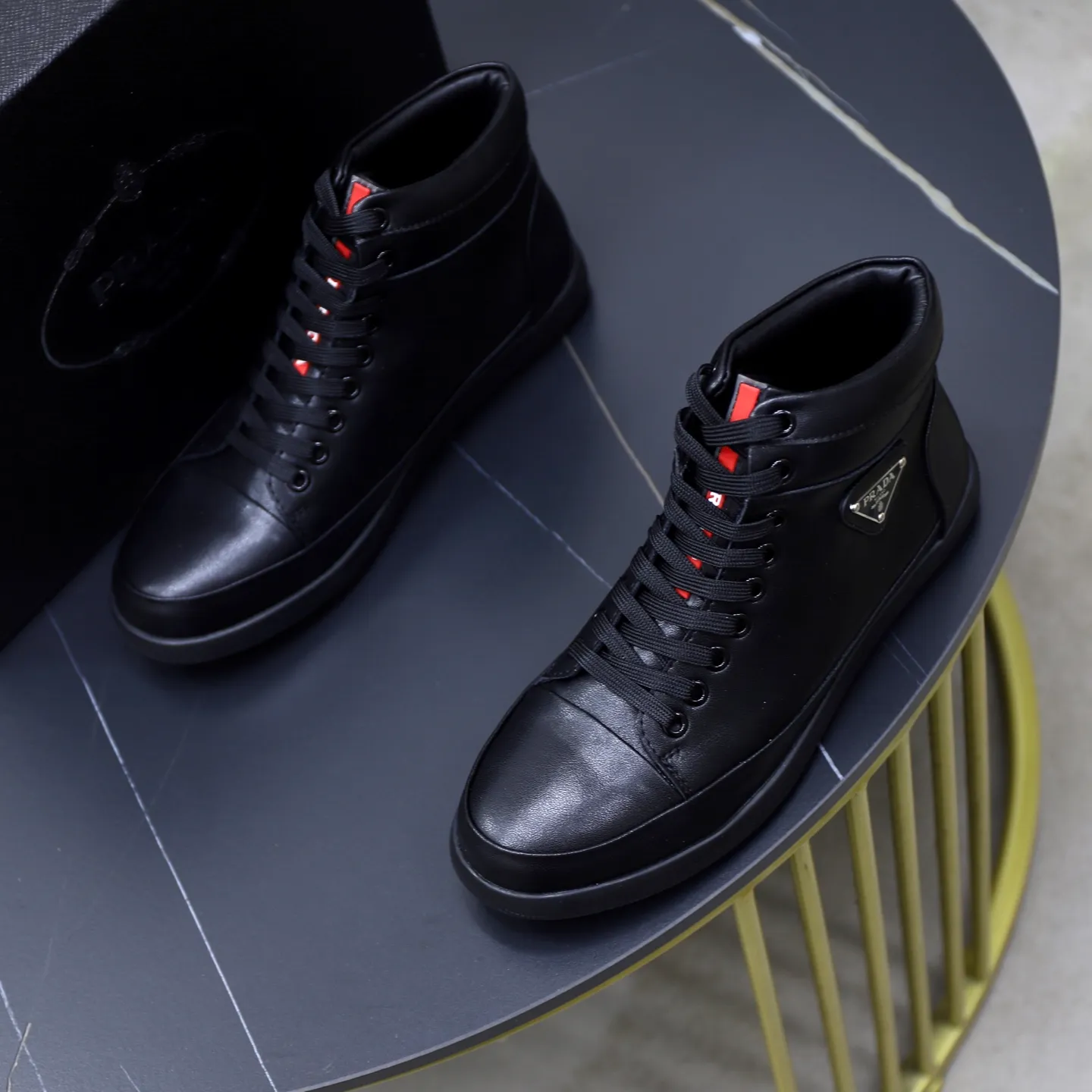 Ex-factory price: 480💰🙅‍♂️🙅‍♂️🙅‍♂️ Brand: PRADA Standard code: 38-44 (45 customized) Grade: Same as the official website Material: Original high-end leather splicing surface Comfortable and breathable sheepskin lining Lightweight, soft and wear-resistant outsole Style category: Men's fashion casual shoes Sports shoes Distinguished luxury brand elements Top luxury Color: actual picture color